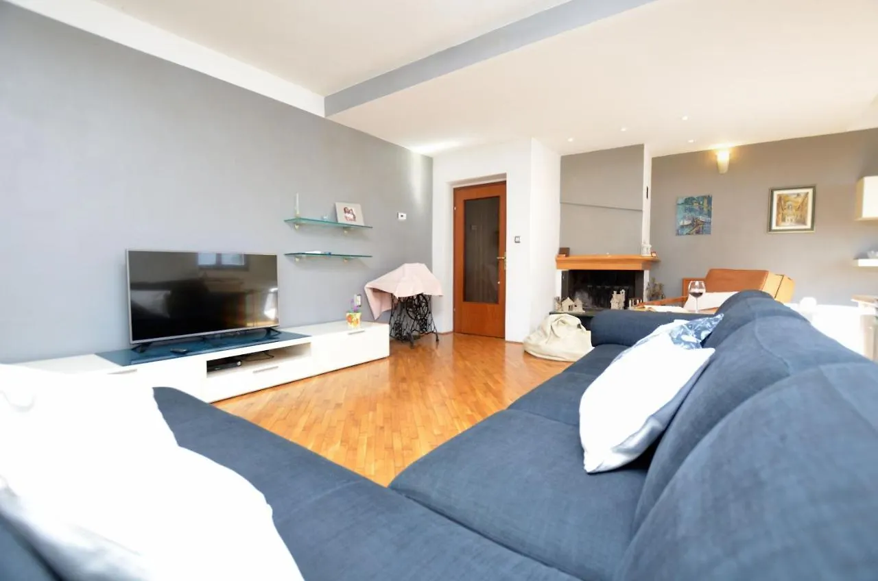 Apartment Gasparini Pula 0*,
